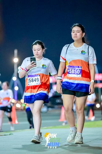 Race photo from PIK NITE RUN 2025