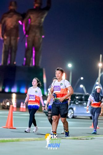 Race photo from PIK NITE RUN 2025