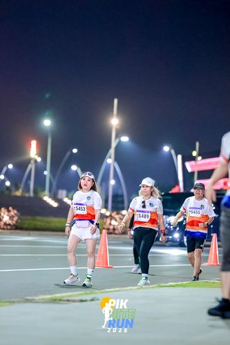 Race photo from PIK NITE RUN 2025