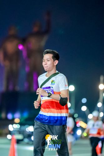 Race photo from PIK NITE RUN 2025
