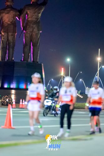 Race photo from PIK NITE RUN 2025