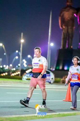 Race photo from PIK NITE RUN 2025