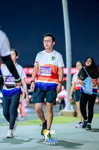 Race photo from PIK NITE RUN 2025