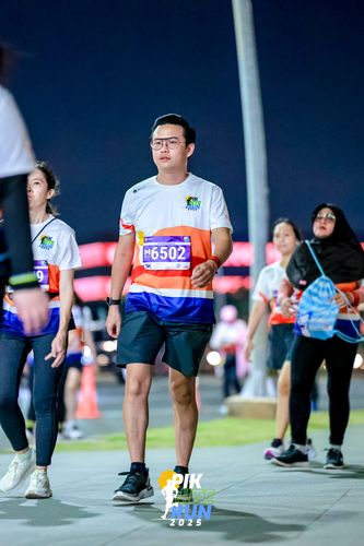 Race photo from PIK NITE RUN 2025