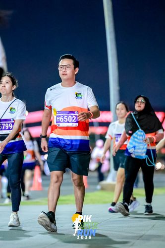 Race photo from PIK NITE RUN 2025