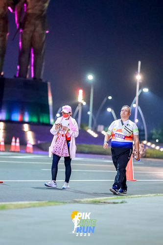 Race photo from PIK NITE RUN 2025