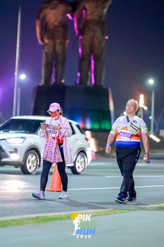 Race photo from PIK NITE RUN 2025