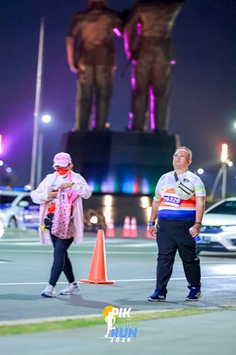 Race photo from PIK NITE RUN 2025