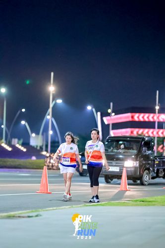 Race photo from PIK NITE RUN 2025
