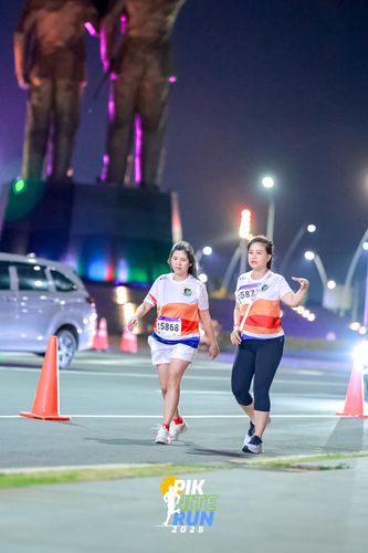 Race photo from PIK NITE RUN 2025
