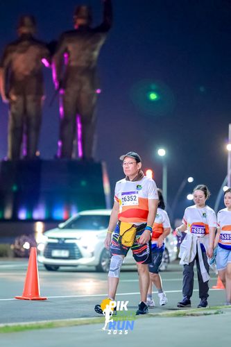 Race photo from PIK NITE RUN 2025