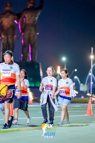 Race photo from PIK NITE RUN 2025