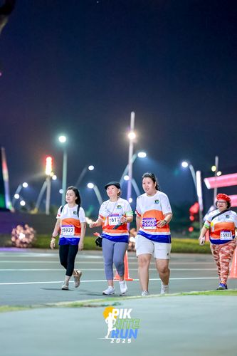 Race photo from PIK NITE RUN 2025