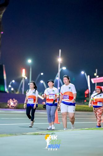 Race photo from PIK NITE RUN 2025