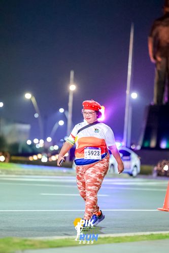 Race photo from PIK NITE RUN 2025
