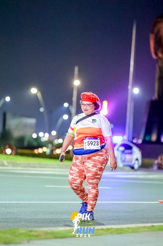 Race photo from PIK NITE RUN 2025