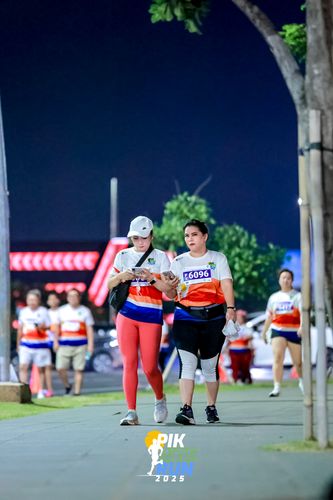Race photo from PIK NITE RUN 2025