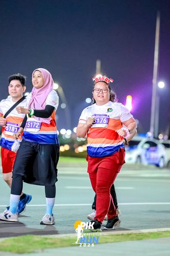 Race photo from PIK NITE RUN 2025