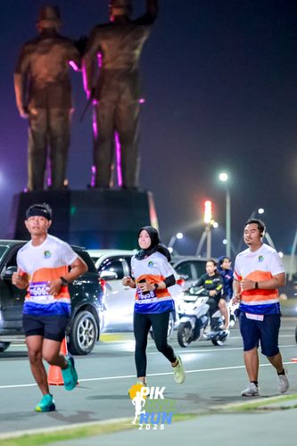 Race photo from PIK NITE RUN 2025