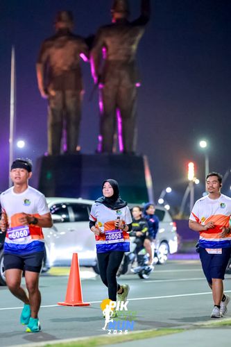 Race photo from PIK NITE RUN 2025