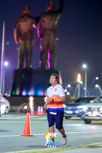 Race photo from PIK NITE RUN 2025