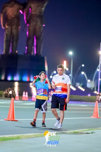 Race photo from PIK NITE RUN 2025