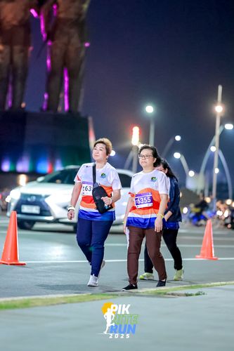 Race photo from PIK NITE RUN 2025