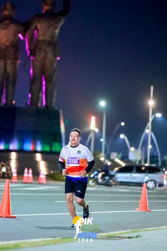 Race photo from PIK NITE RUN 2025