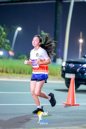 Race photo from PIK NITE RUN 2025
