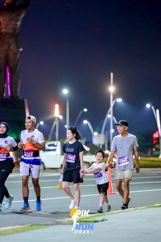 Race photo from PIK NITE RUN 2025