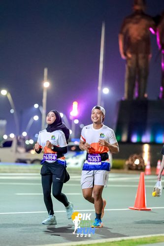 Race photo from PIK NITE RUN 2025