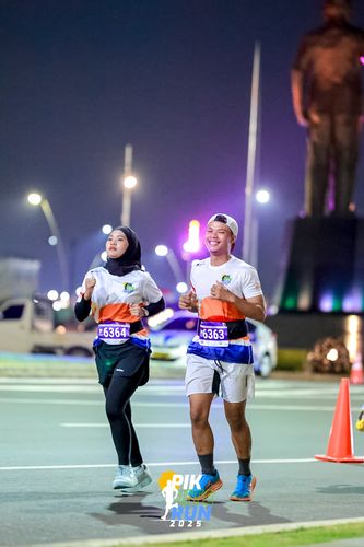 Race photo from PIK NITE RUN 2025