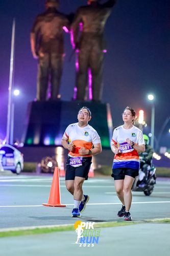 Race photo from PIK NITE RUN 2025