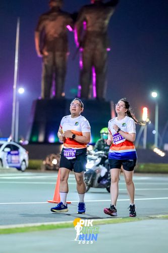 Race photo from PIK NITE RUN 2025