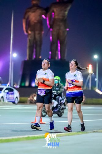 Race photo from PIK NITE RUN 2025