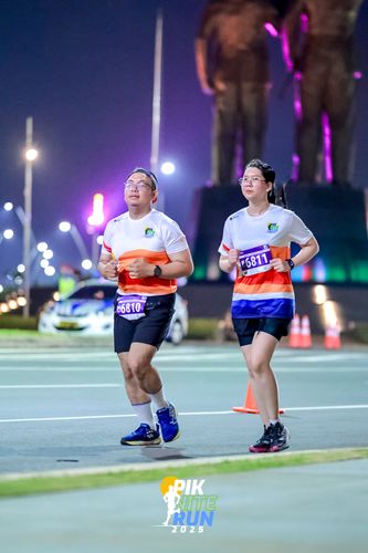 Race photo from PIK NITE RUN 2025