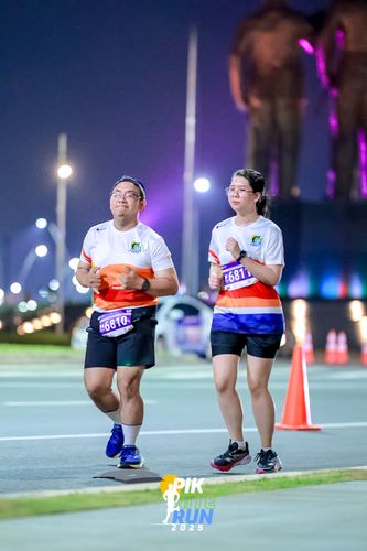 Race photo from PIK NITE RUN 2025