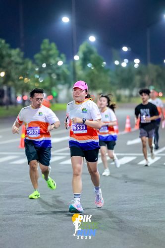 Race photo from PIK NITE RUN 2025