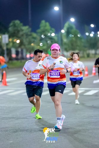 Race photo from PIK NITE RUN 2025
