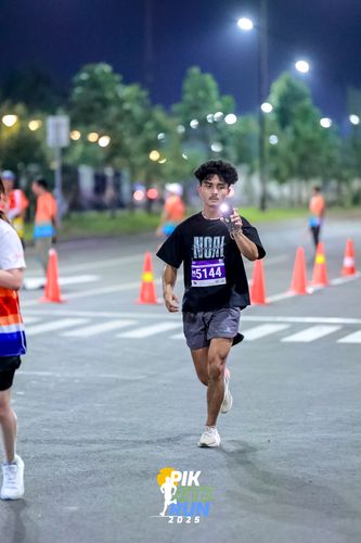 Race photo from PIK NITE RUN 2025