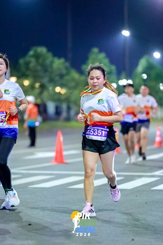Race photo from PIK NITE RUN 2025