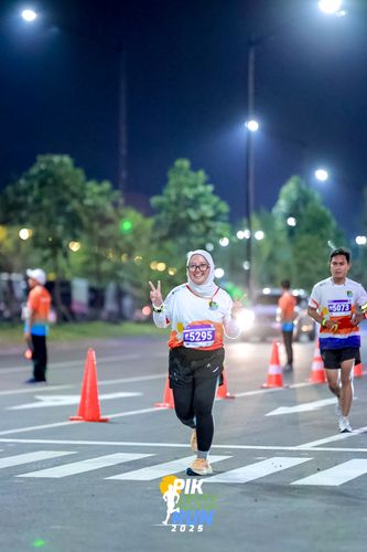 Race photo from PIK NITE RUN 2025