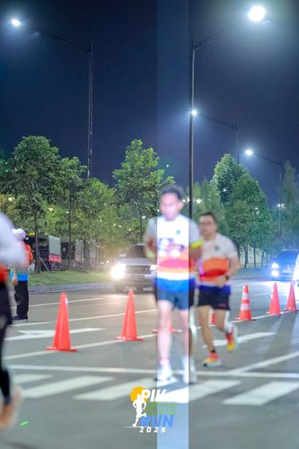 Race photo from PIK NITE RUN 2025