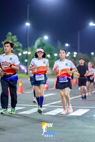 Race photo from PIK NITE RUN 2025