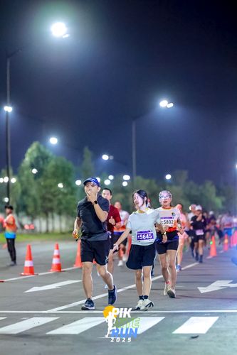 Race photo from PIK NITE RUN 2025