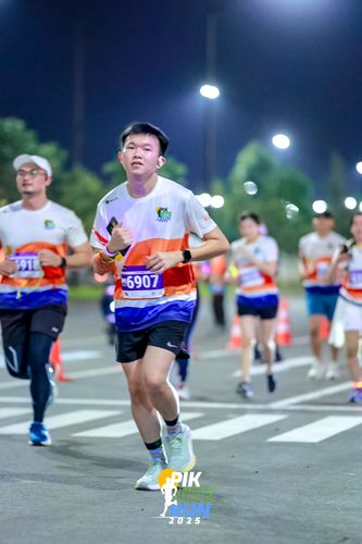 Race photo from PIK NITE RUN 2025