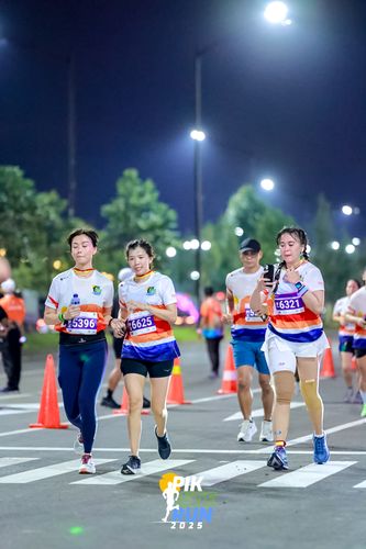 Race photo from PIK NITE RUN 2025