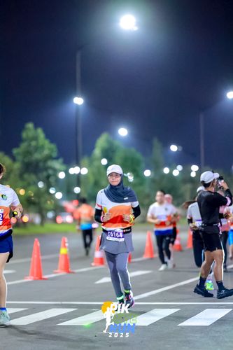 Race photo from PIK NITE RUN 2025