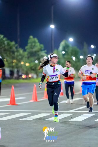 Race photo from PIK NITE RUN 2025