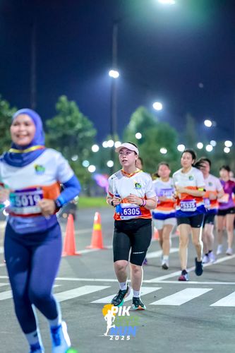 Race photo from PIK NITE RUN 2025